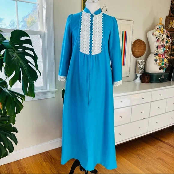 Vintage 60s/70s Blue Terry Cloth House Dress Loungewear Robe w/ White Lace Trim - Picture 13 of 13